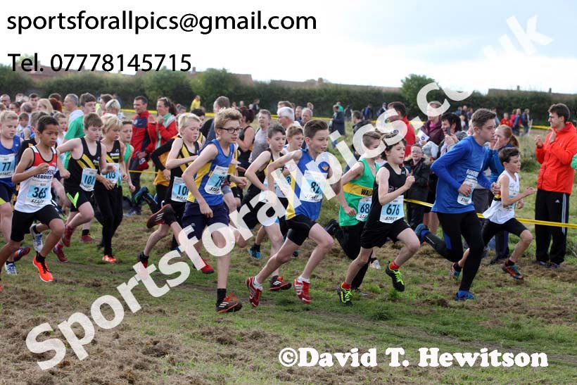 Boys under-13s Start Fitness North Eastern Harriers League, Wrekenton, Gateshead. Photo:  David T. Hewitson/Sports for All Pics